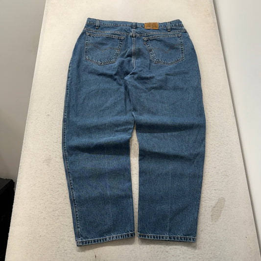 Levis 550 Relaxed Fit Medium Wash Jeans Size 42x30 photo 2