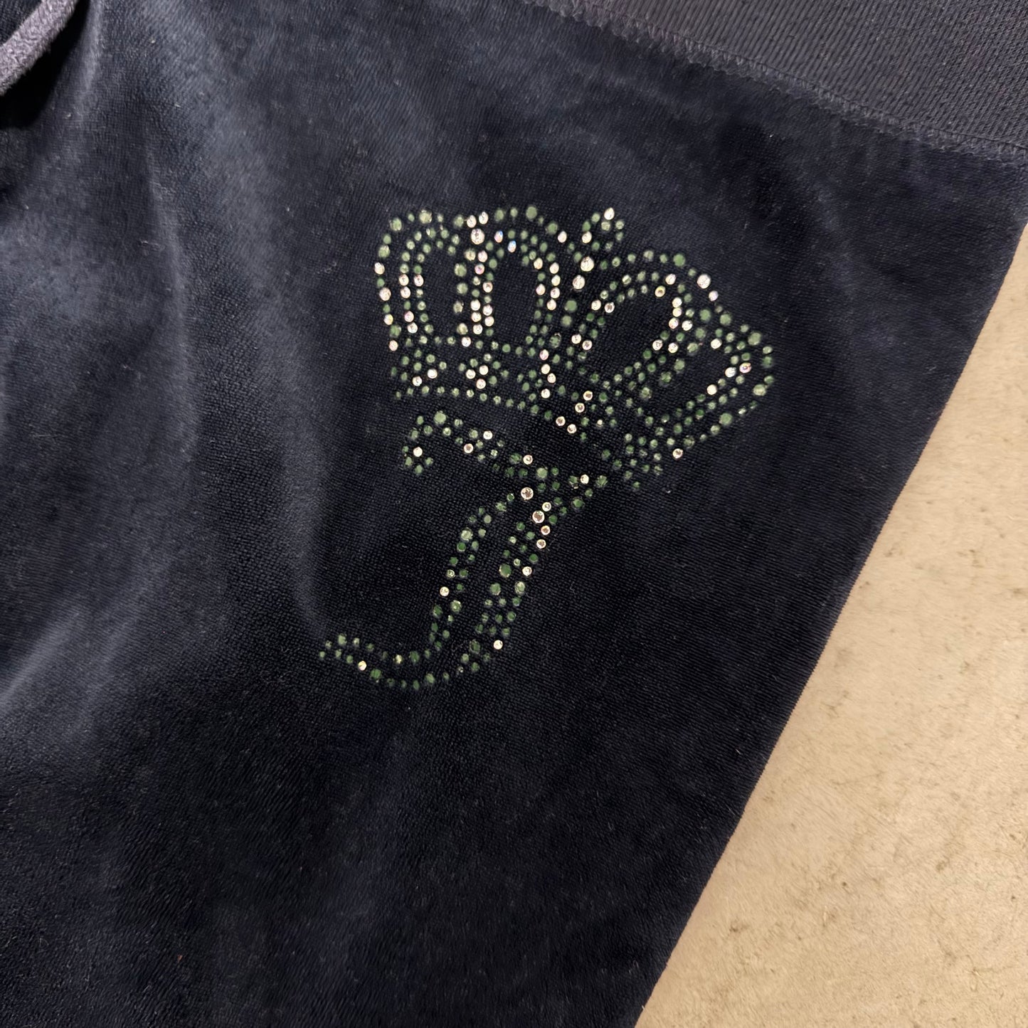 Black VINTAGE Velour Juicy Couture Flared Pants w/ RARE CROWNED JUICY DESIGN SIZE M