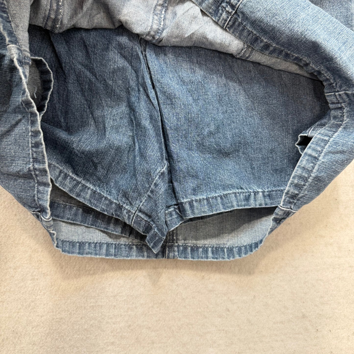 Sonoma Women's Medium Wash Blue Denim A-Line Mini Skirt Rounded Pockets Size 6
