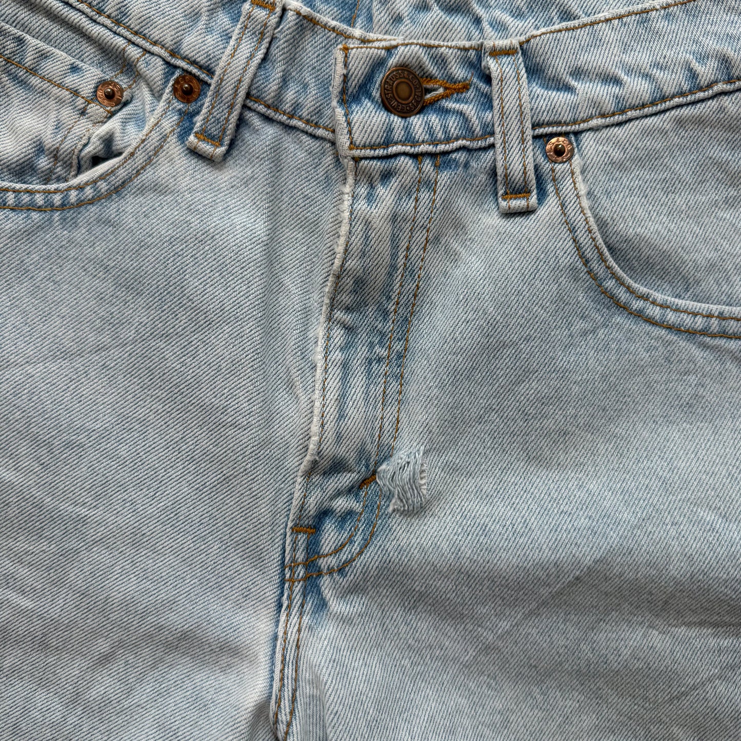 Levi Strauss & Co 550 Men's Light Wash Blue Denim Relaxed Fit Shorts Y2K Size 26