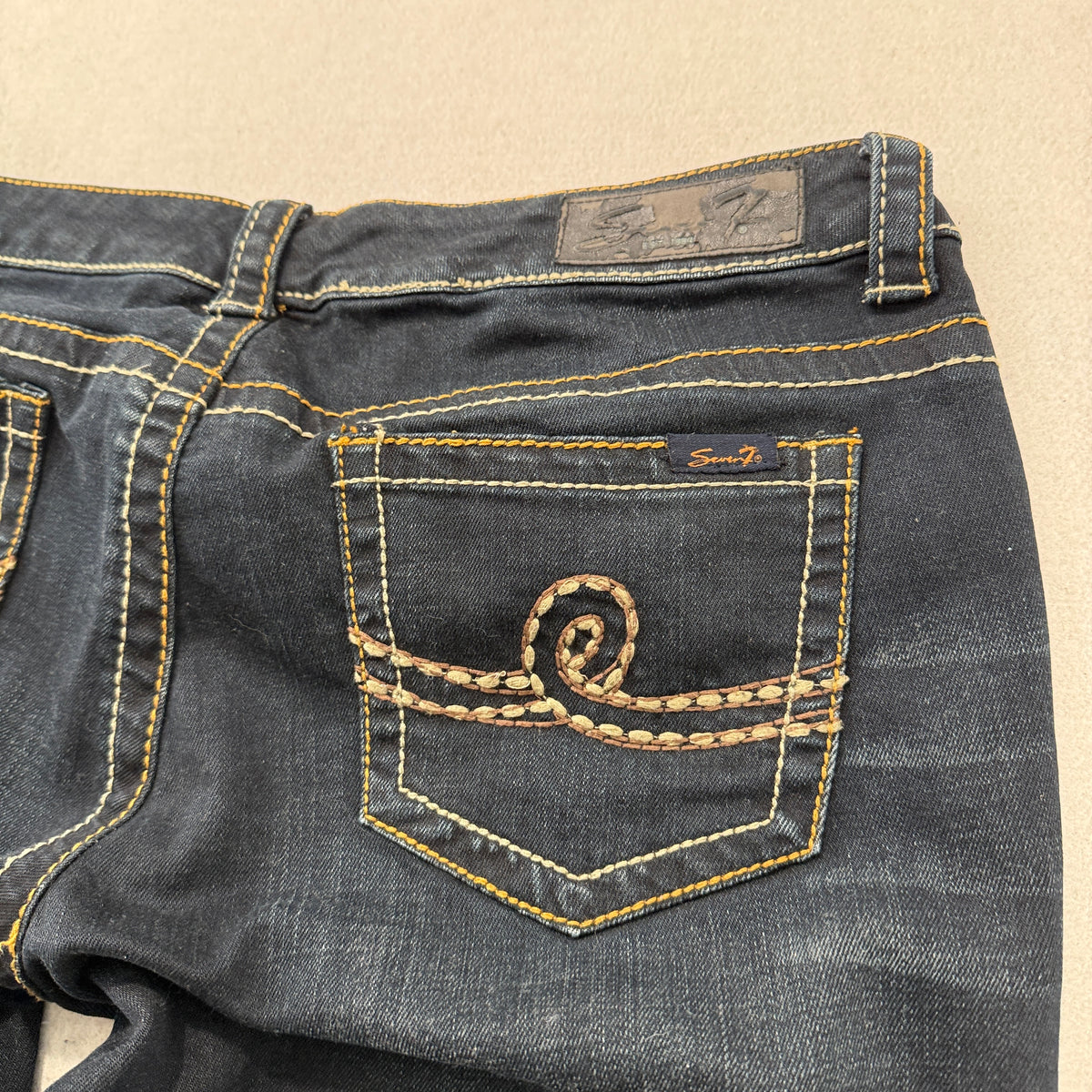 Seven7 Women's Indigo Wash Denim Flare Jeans Swirl Embroidered Pocket Size 32