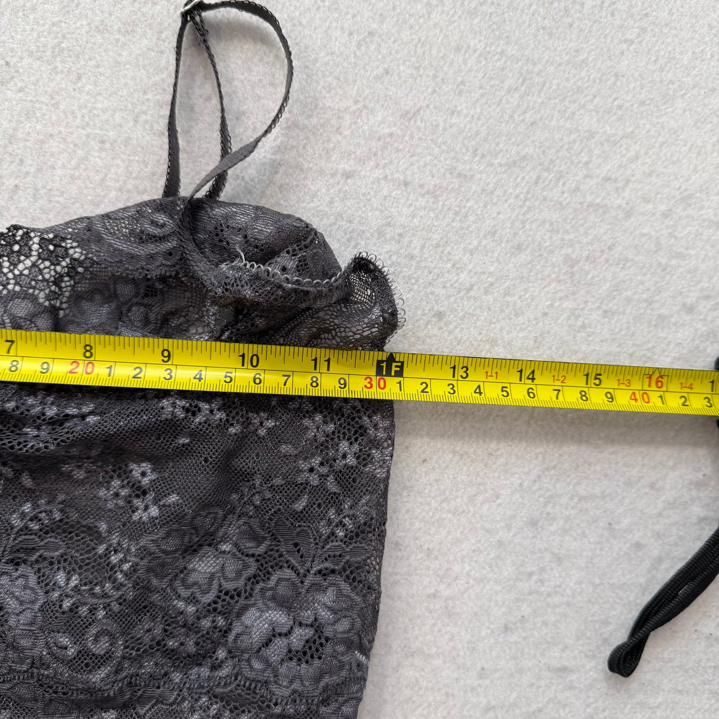 Victoria's Secret Women's Black Floral Lace Camisole Top Scalloped Edge Size S