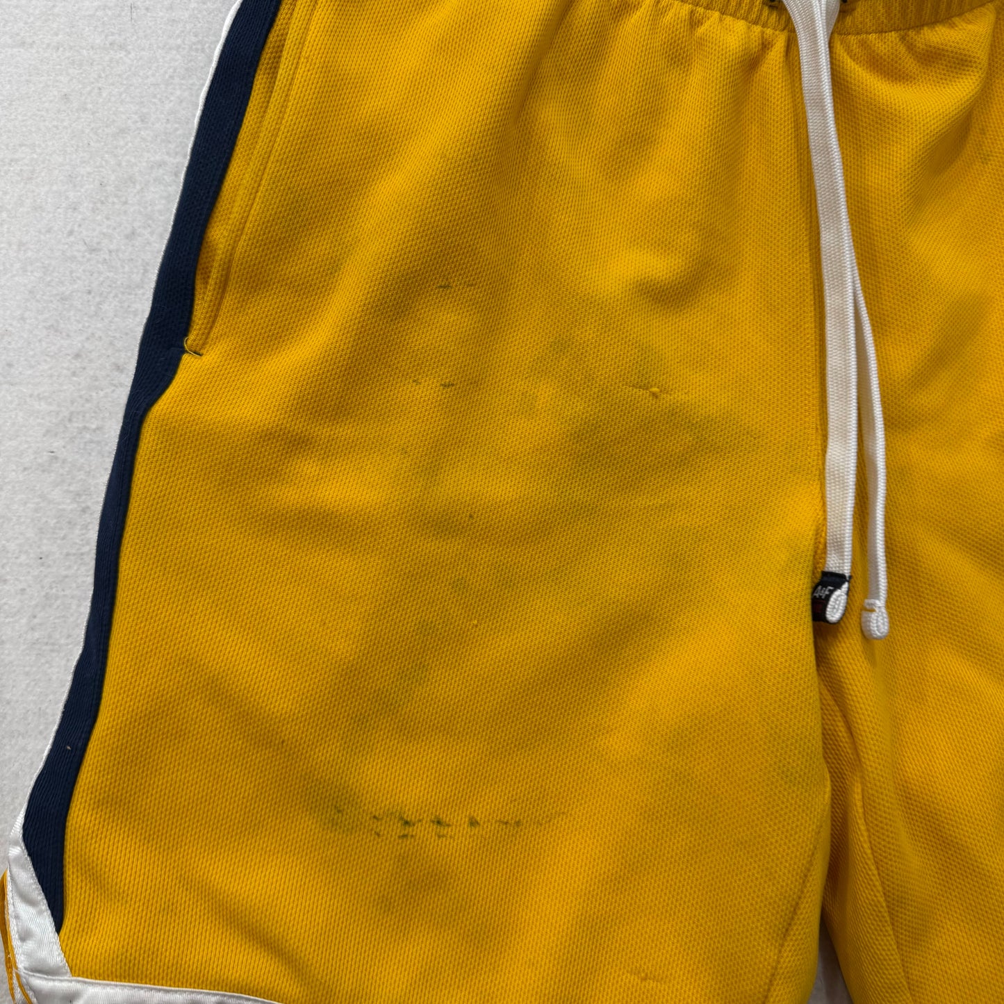 Abercrombie & Fitch Men's Mustard Yellow Mesh Gym Athletic Shorts Logo Size 8