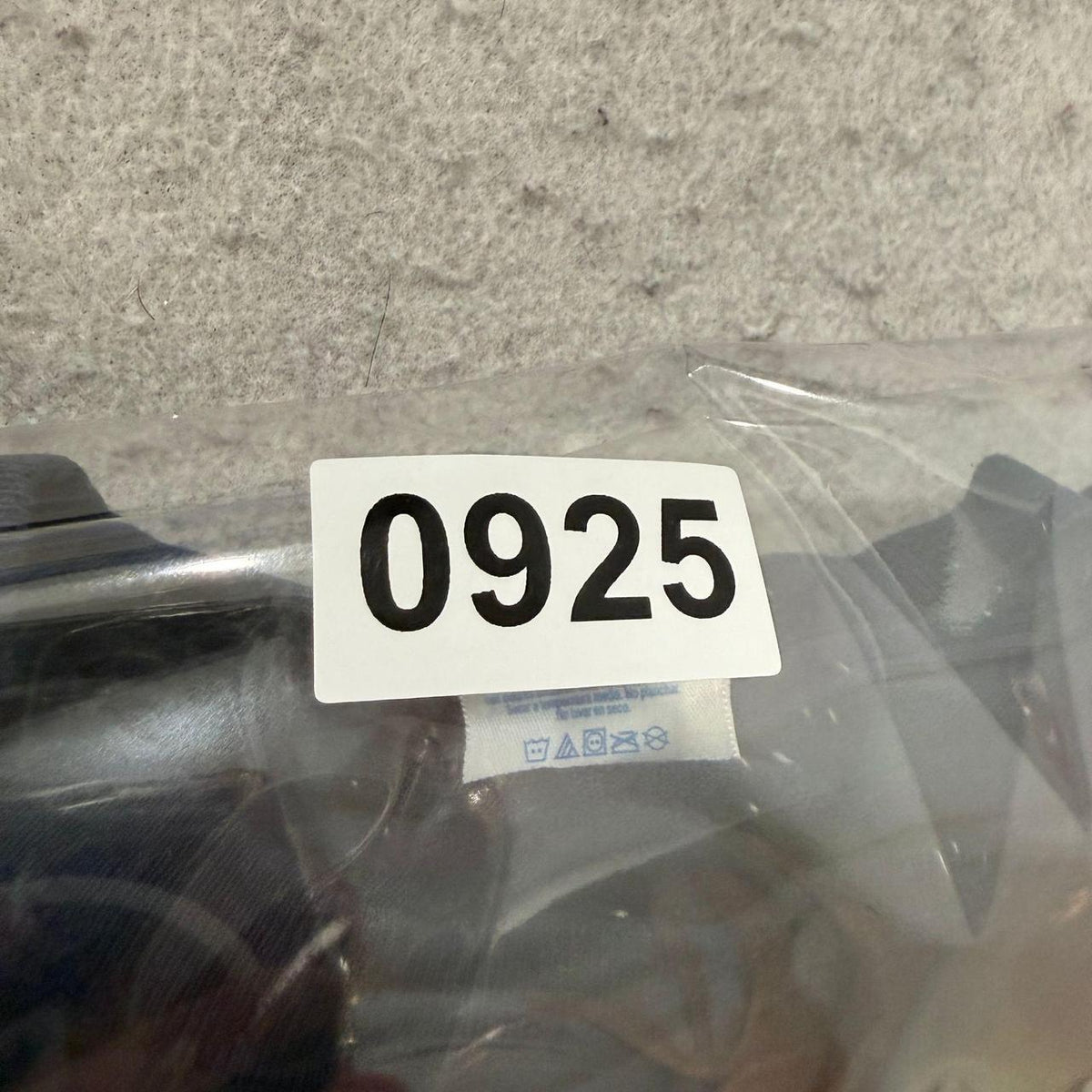 Vintage Y2K 2000's Gildan Navy Graphic Tee