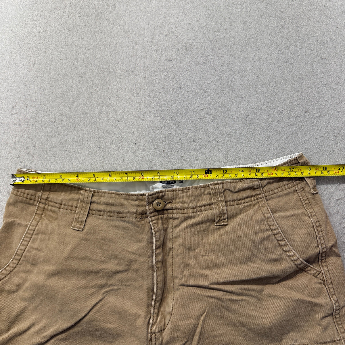 Old Navy Cargo Shorts Men's Khaki Tan Cotton Twill Utility Pockets Size 36 photo 4