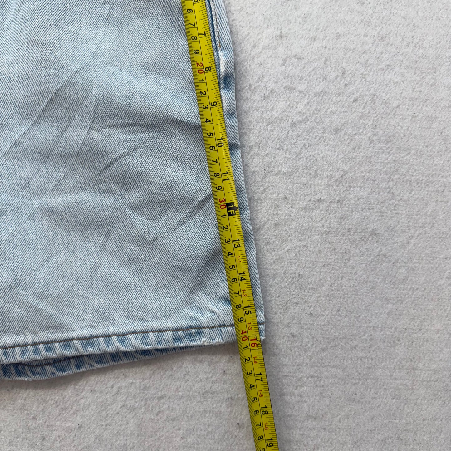 Levi Strauss & Co 550 Men's Light Wash Blue Denim Relaxed Fit Shorts Y2K Size 26