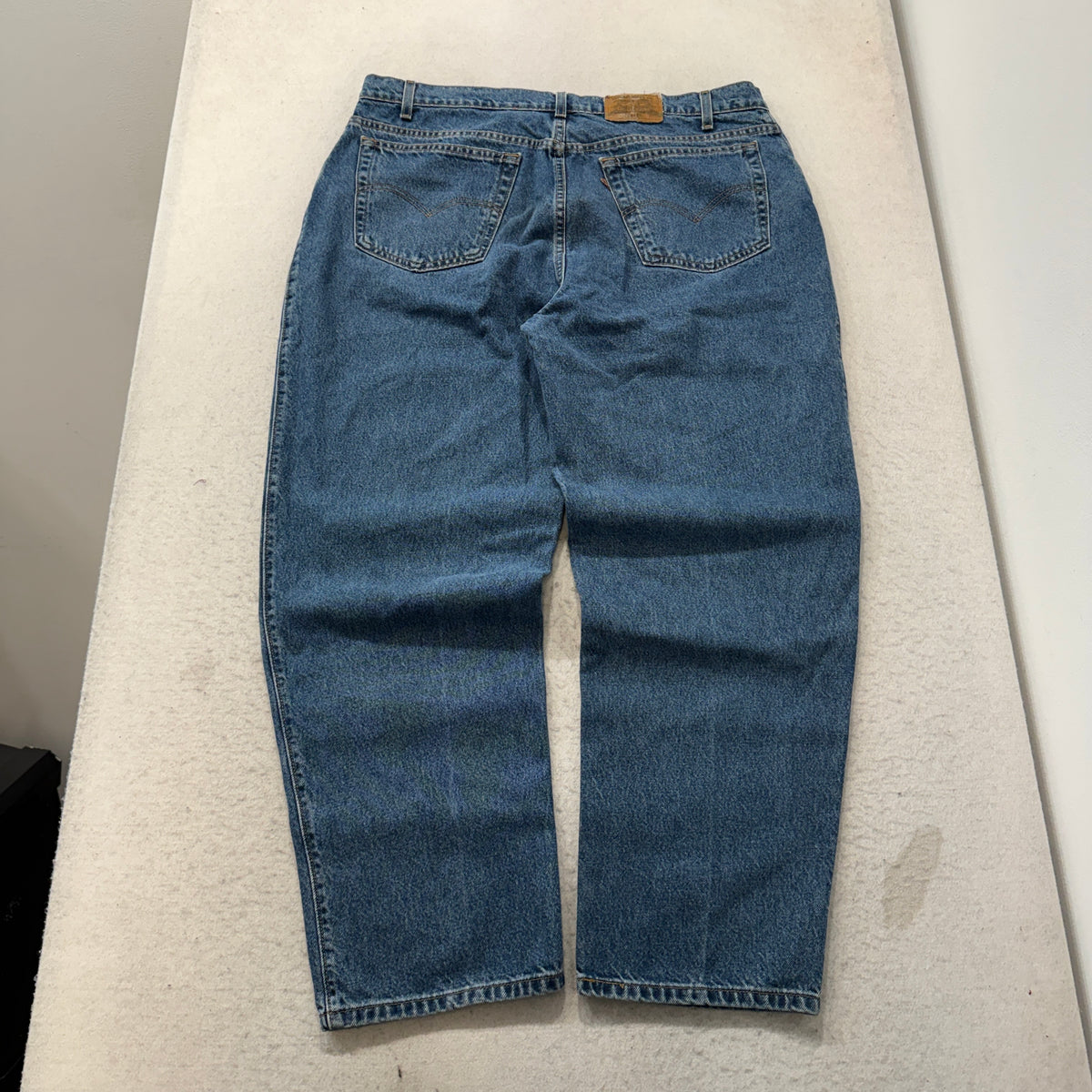 Levis 550 Relaxed Fit Medium Wash Jeans Size 42x30 photo 2