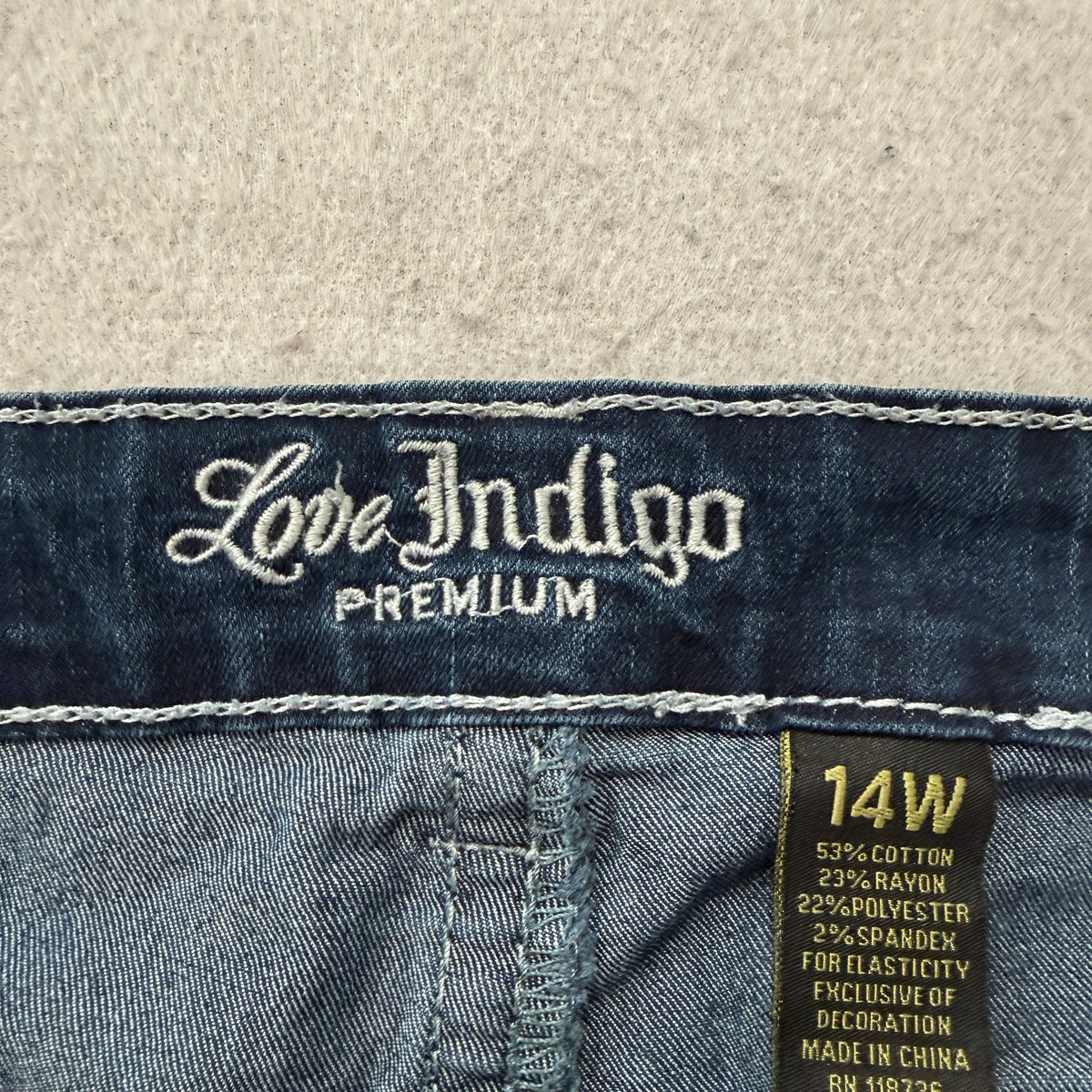 Love Indigo Premium Capri Jeans Women's Dark Wash Embellished Fleur Pockets Size 14 photo 3