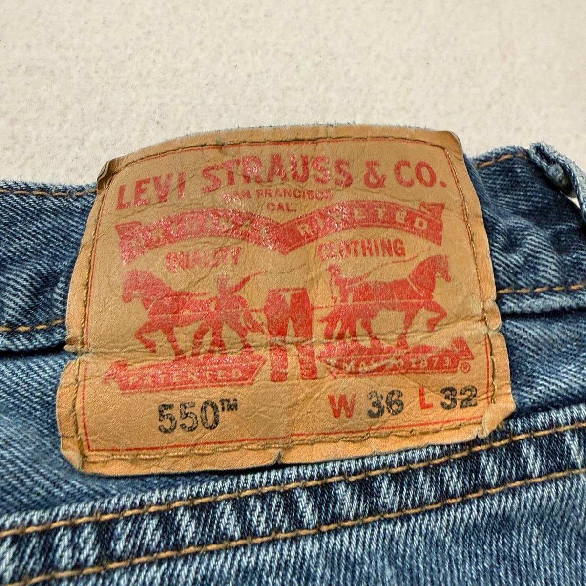 Levi's 550 Men's Blue Denim Jeans Relaxed Fit Zip-Fly Pockets Size W36xL32