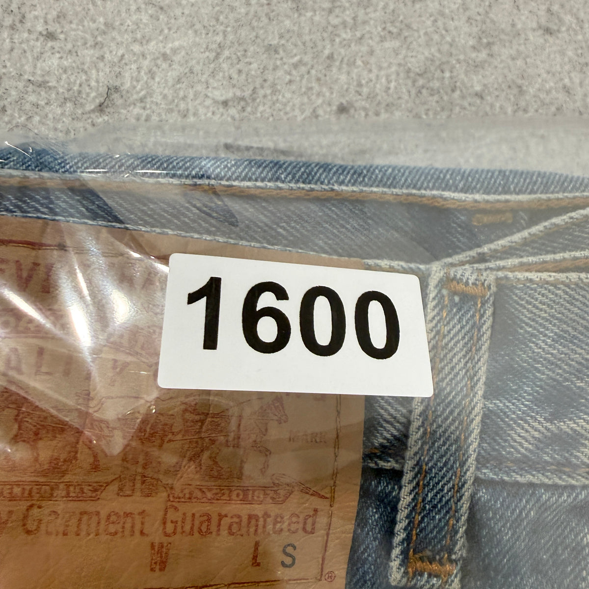 Levis Vintage 550 Relaxed Tapered Jeans Size 12 photo 8