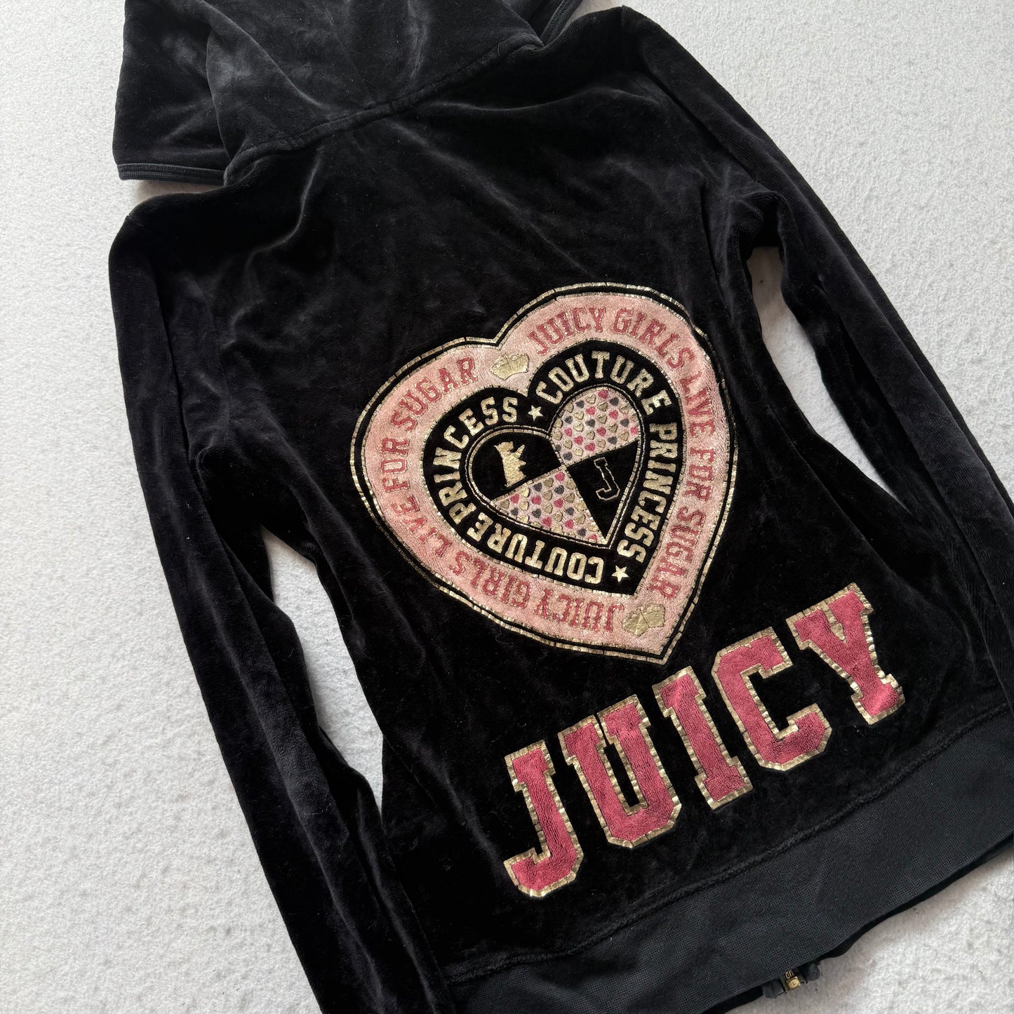 “Juicy girls live for sugar”