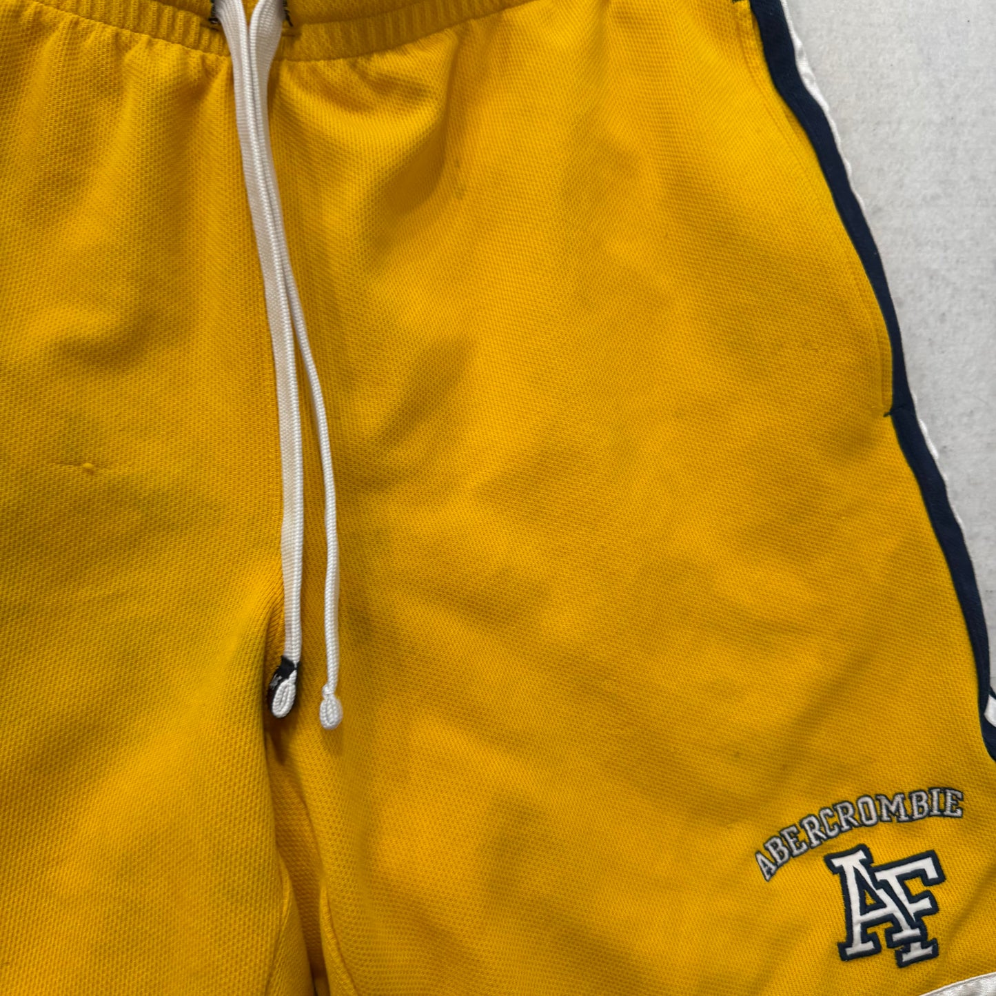 Abercrombie & Fitch Men's Mustard Yellow Mesh Gym Athletic Shorts Logo Size 8