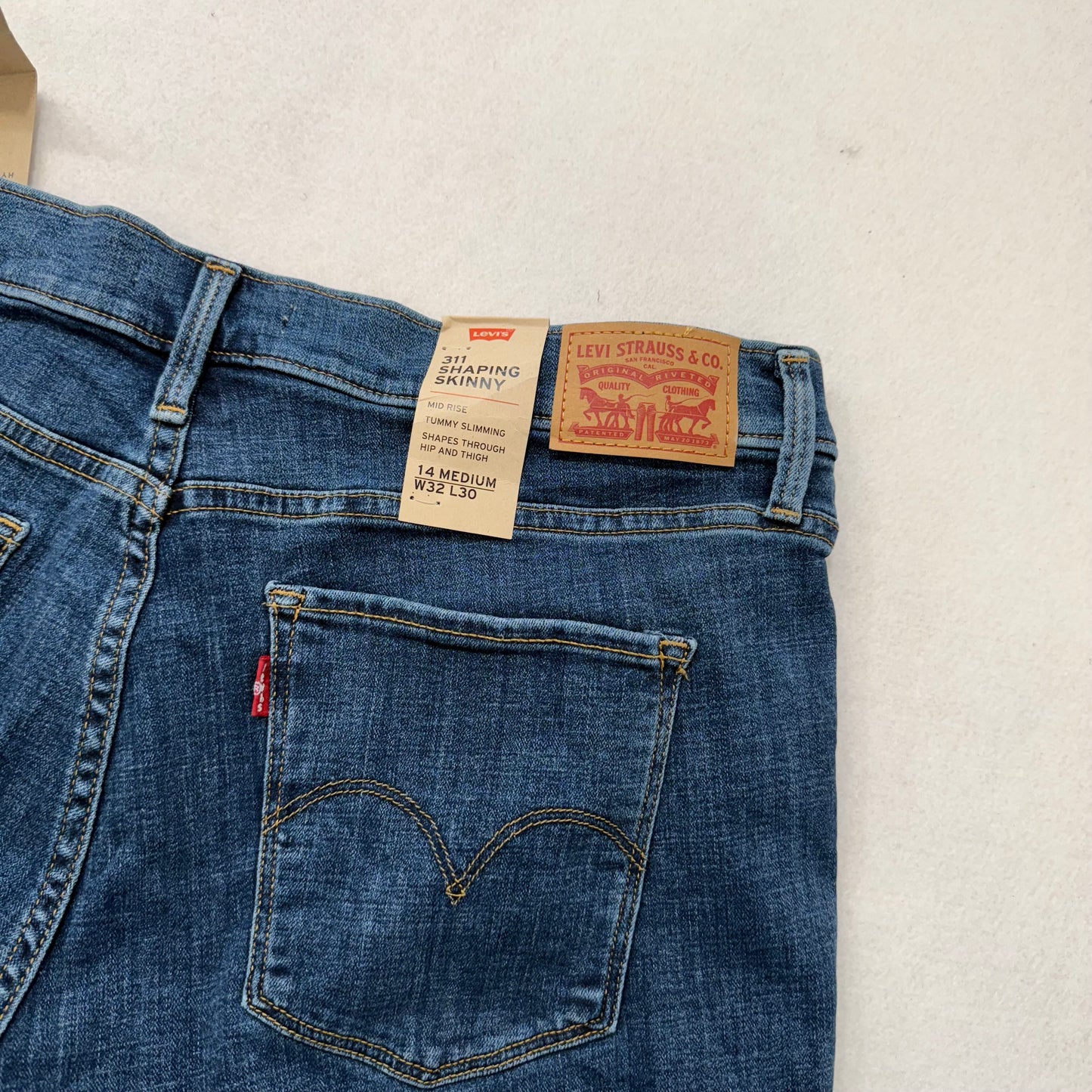 Levi's Strauss & Co. 311 Shaping Women's Medium Blue Denim Skinny Jeans Size 32