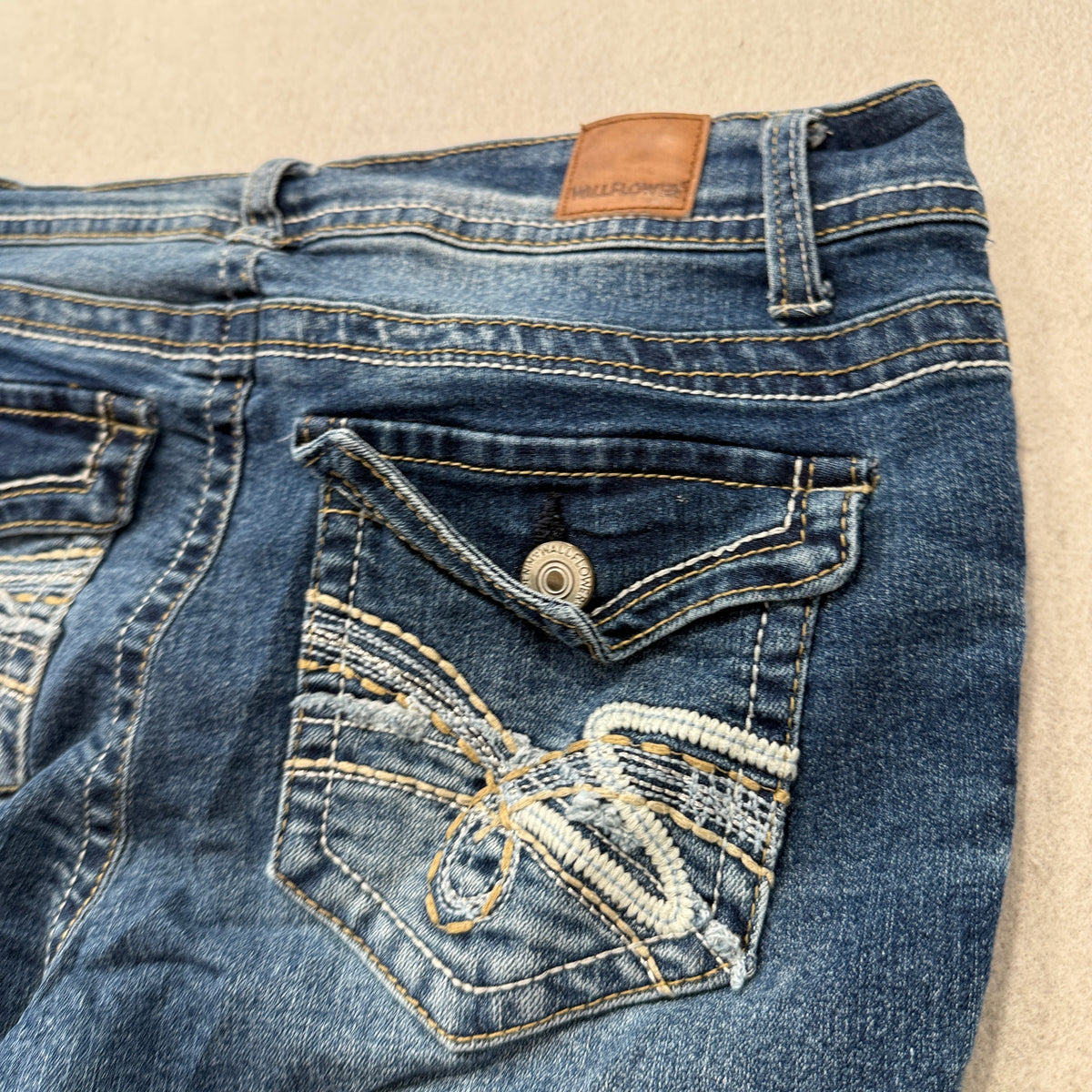 Wallflower Bootcut Jeans Women's Medium Wash Embellished Flap Pocket Size 9 photo 7