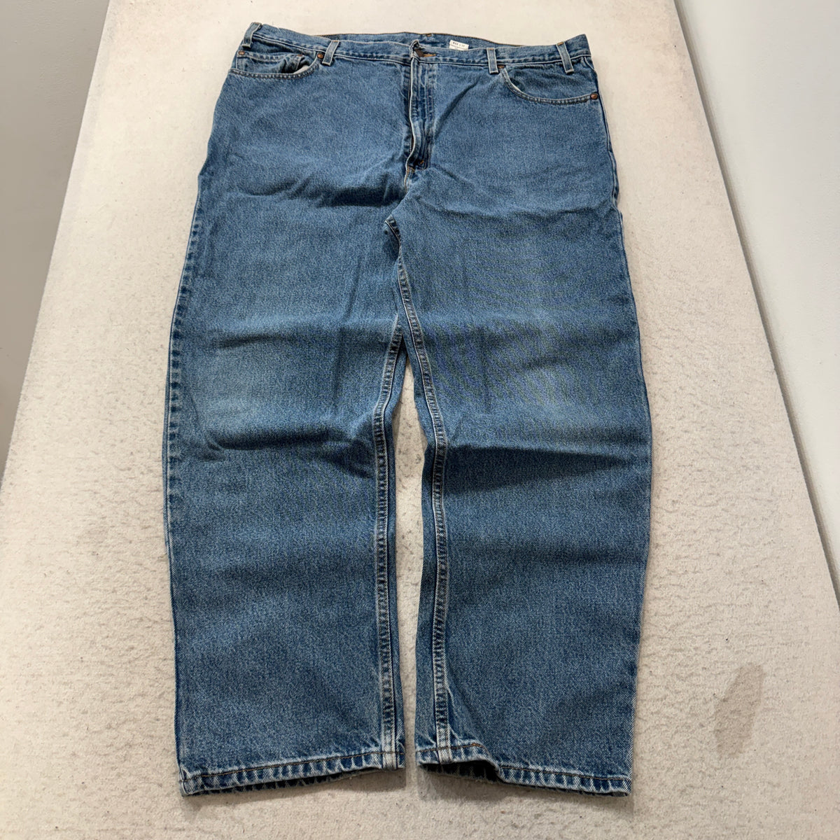 Levi's 540 Relaxed Fit Jeans Men's Medium Wash Blue Denim Five Pocket Size 44x30 photo 1