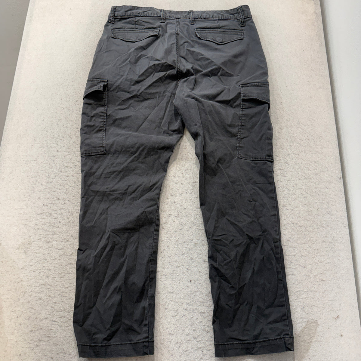 Old Navy Straight Built-In Flex Cargo Pants Men's Charcoal Gray Size 34x30 photo 2