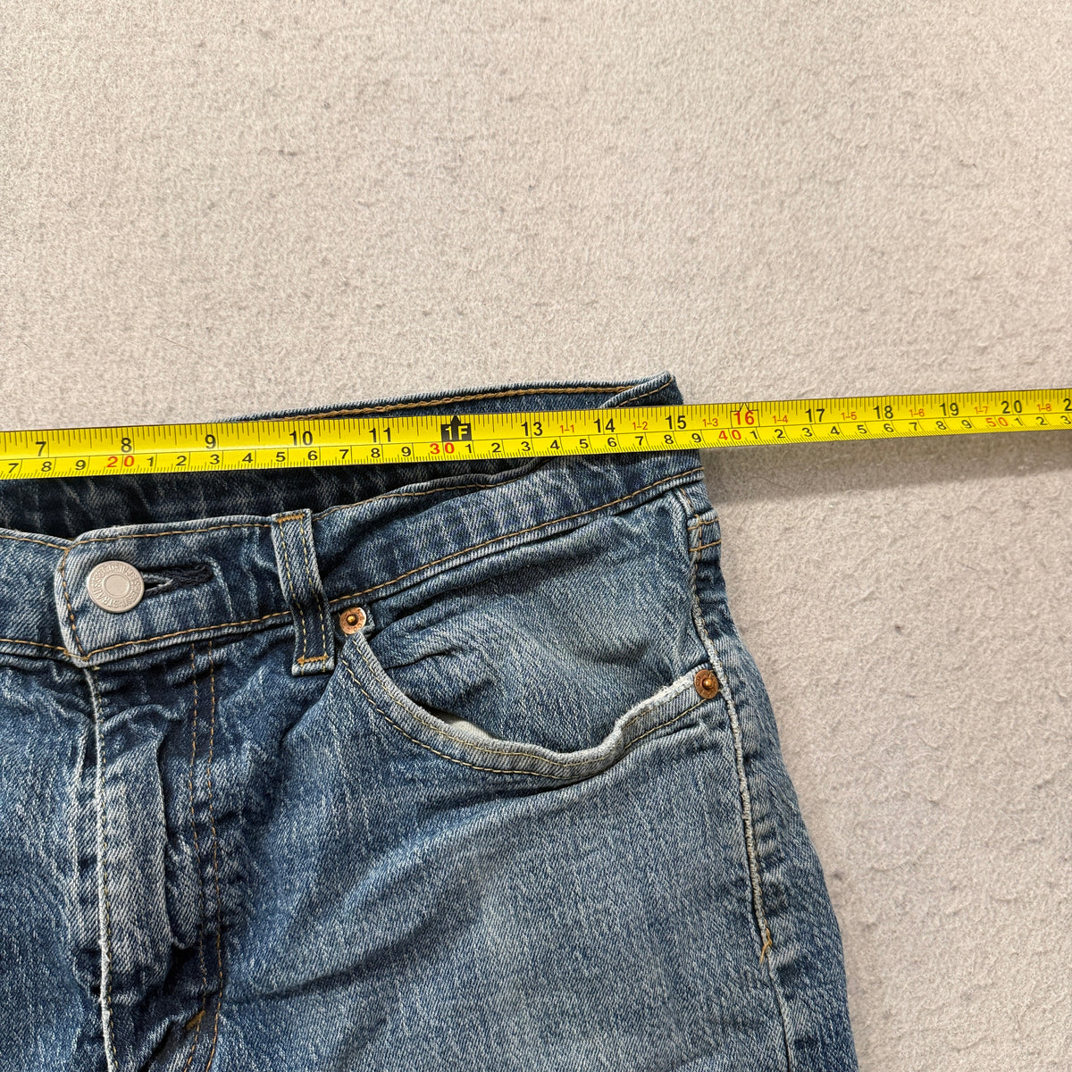 Levis Medium Wash Straight Leg Jeans Size 32x30 photo 3