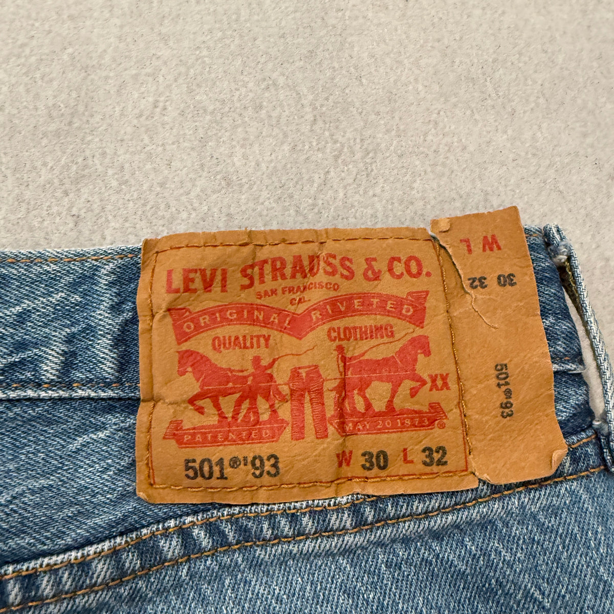 Levis 501 93 Straight Light Wash Jeans Size 30x32 photo 4