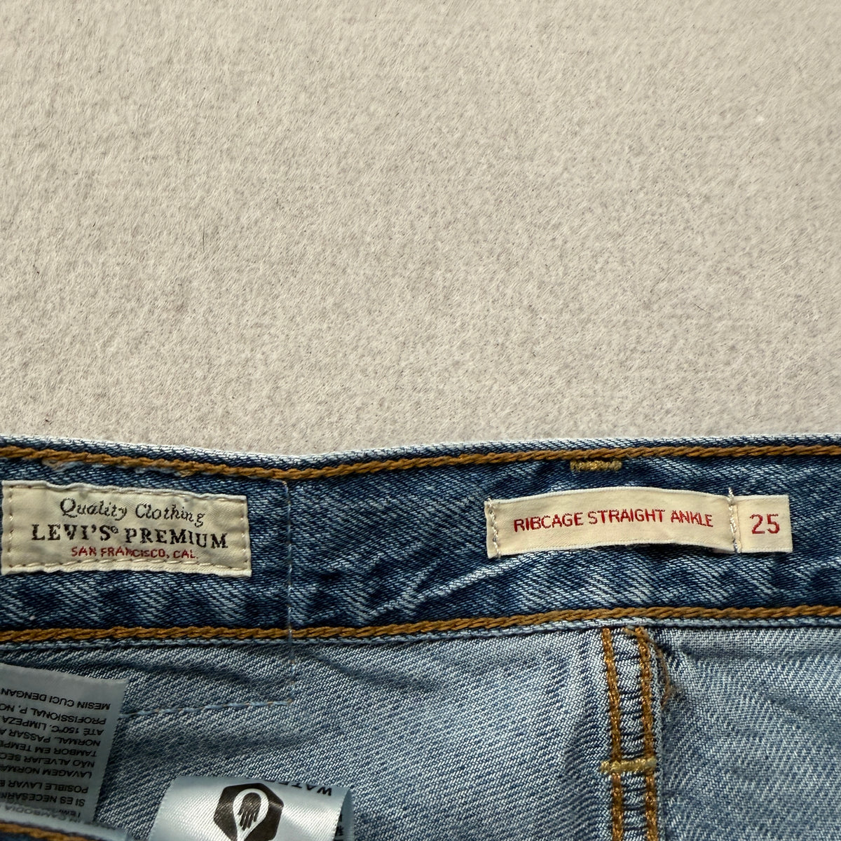 Levis Ribcage Straight Ankle Distressed Jeans Size 25 photo 3