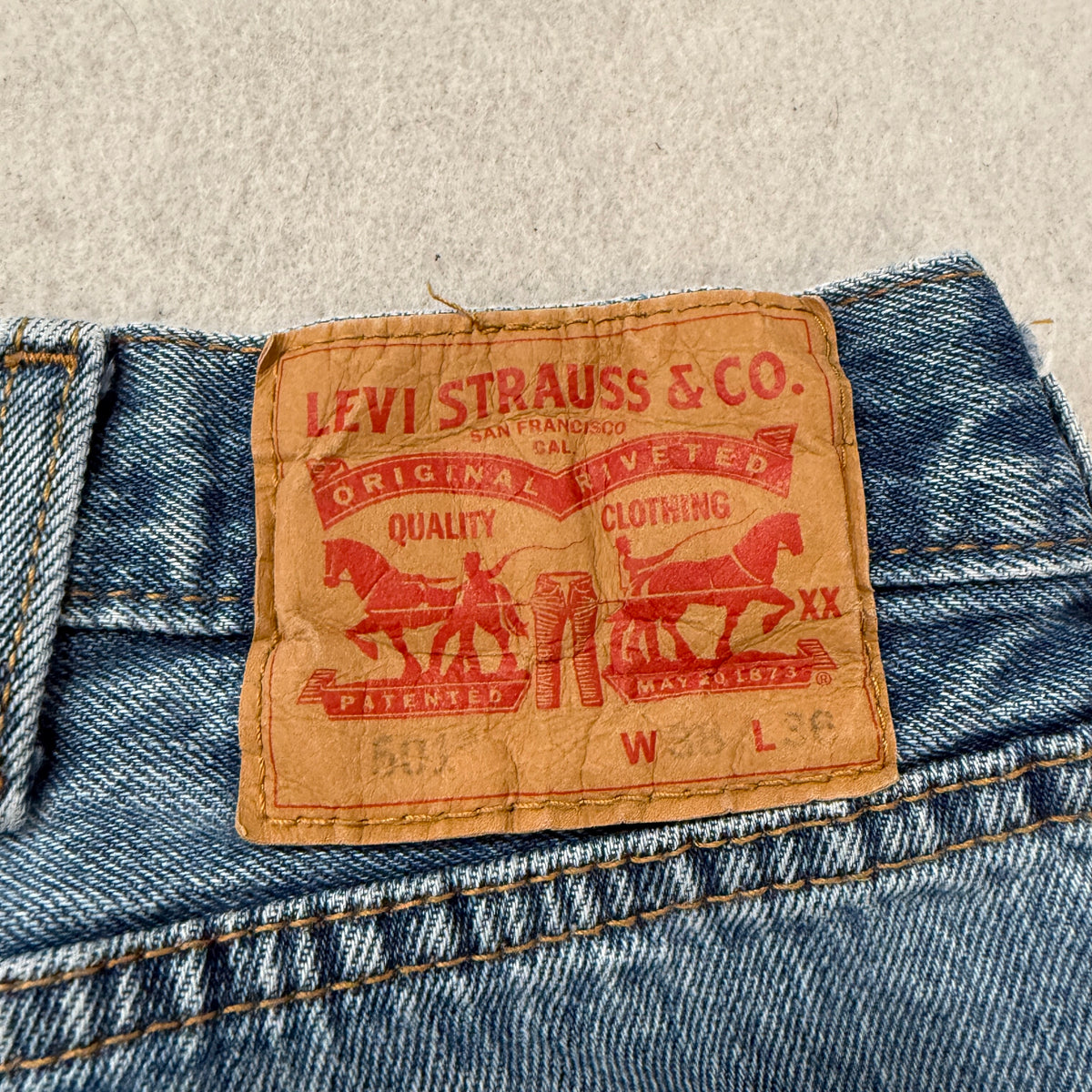 Levi's 501 Original Fit Jeans Men's Light Wash Blue Button Fly Straight Size 38x36 photo 7