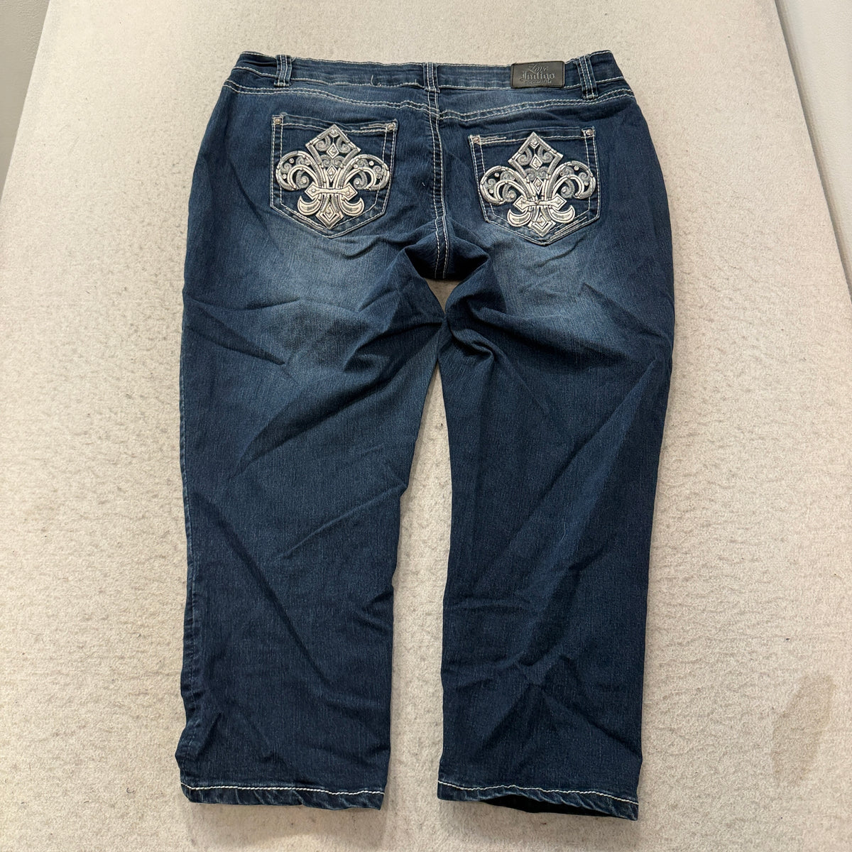 Love Indigo Premium Capri Jeans Women's Dark Wash Embellished Fleur Pockets Size 14 photo 2