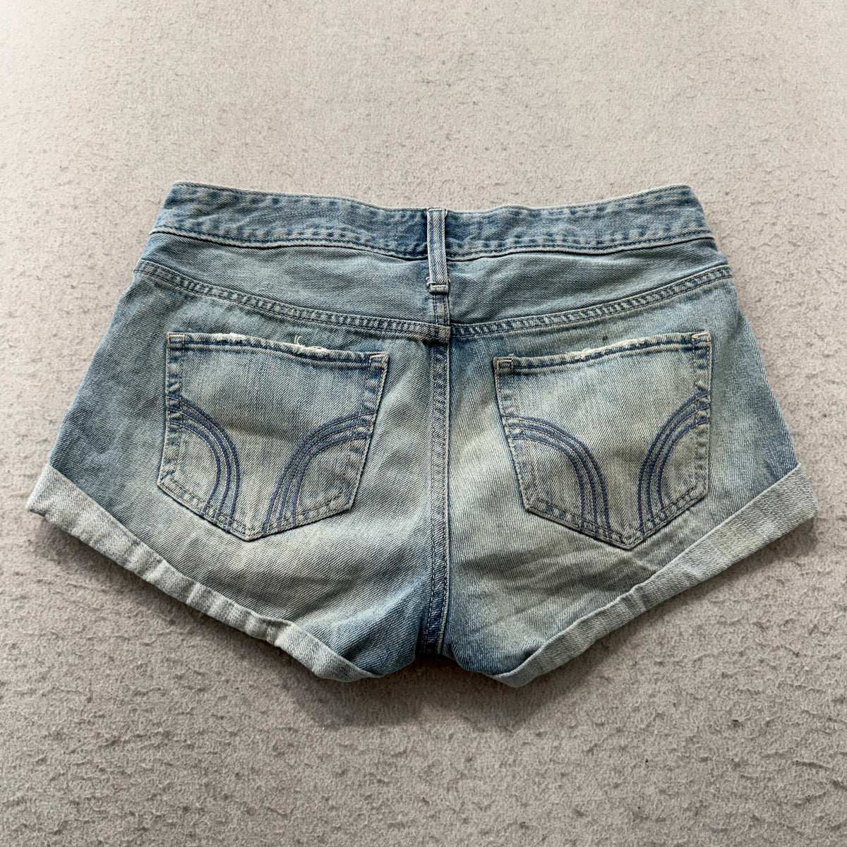 Hollister Women's Blue Light Wash Denim Shorts Button Fly Cuffed Hem Y2K Size 3
