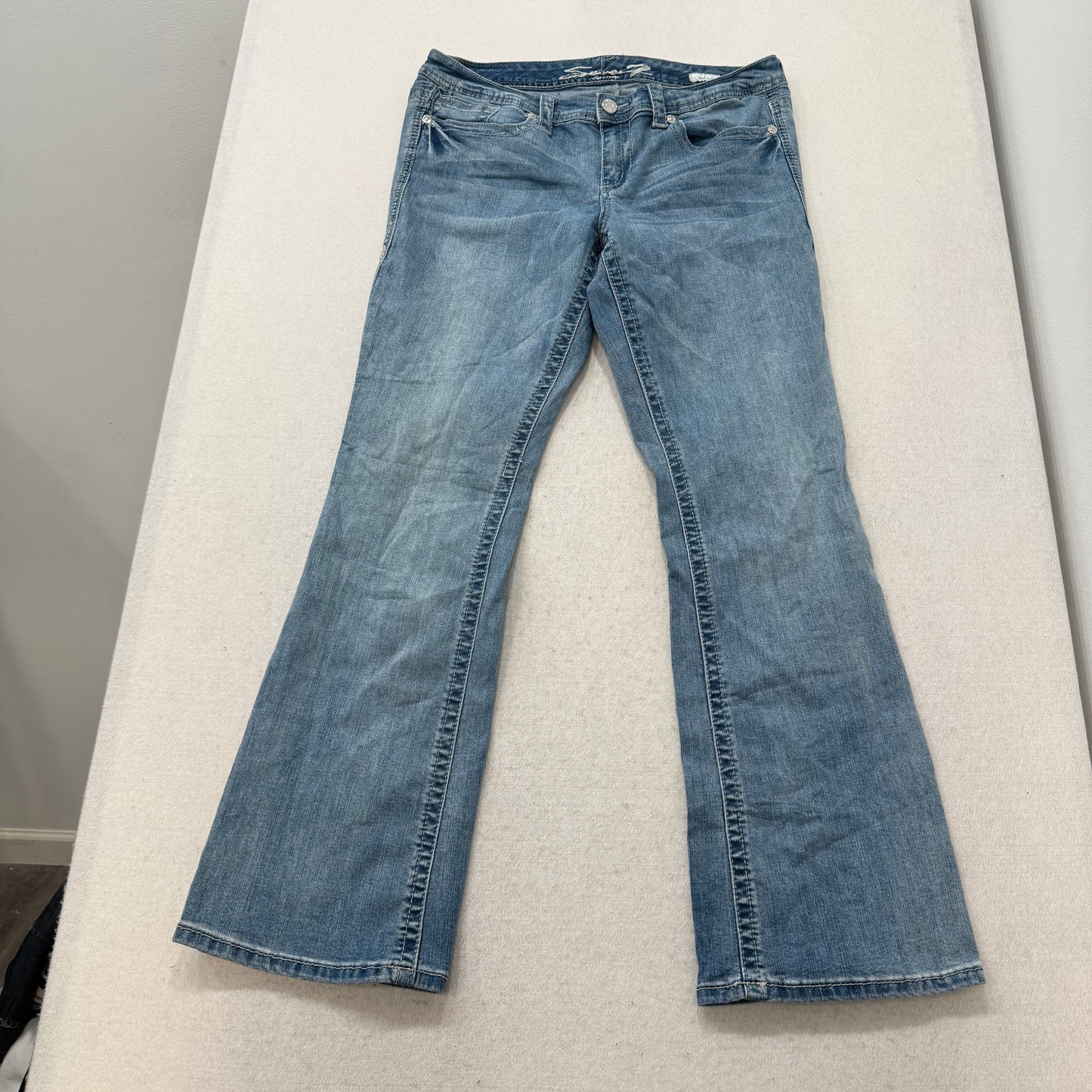 Seven7 Women's Medium Blue Denim Bootcut Jeans Embroidered Snap Pockets Size 16