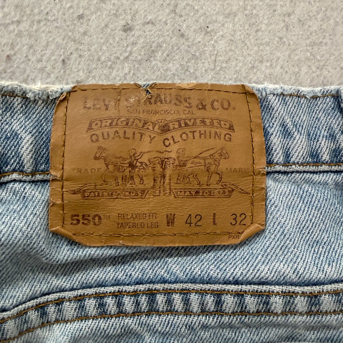 Levis Vintage 550 Light Wash Cutoff Jean Shorts Size 42 photo 3