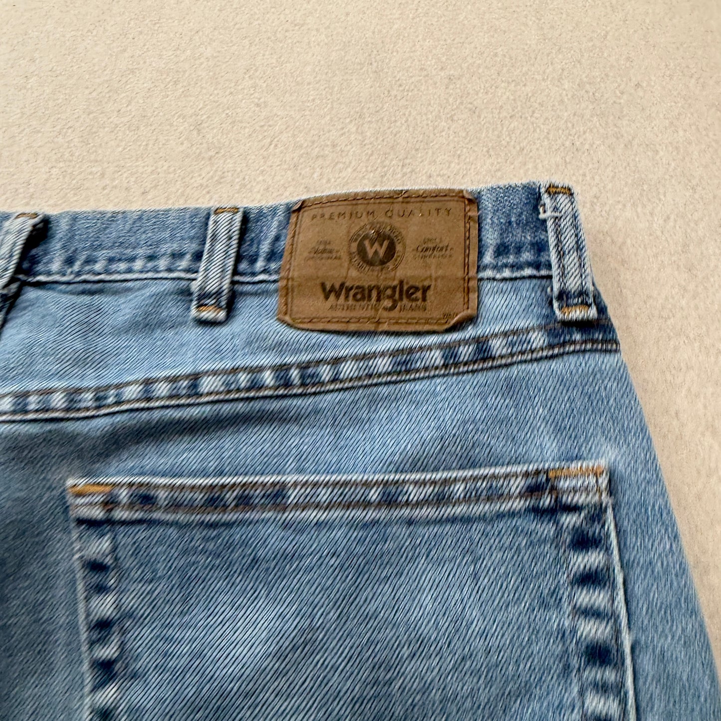 Wrangler Men's Blue Denim Jeans Regular Fit Zip-Fly Pockets Classic Size 36x29