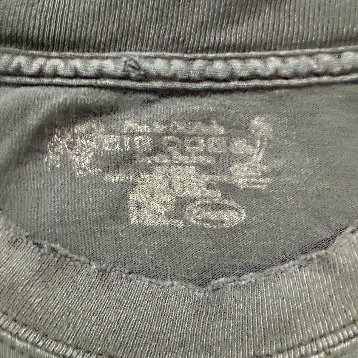 Big Dogs tee brand tag