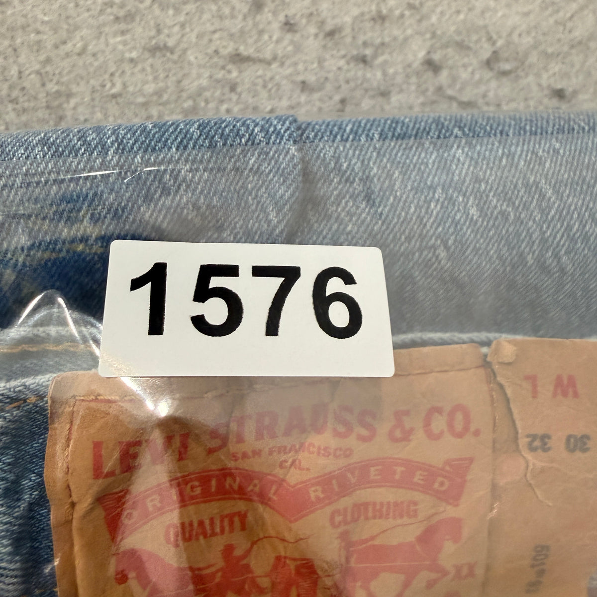 Levis 501 93 Straight Light Wash Jeans Size 30x32 photo 9