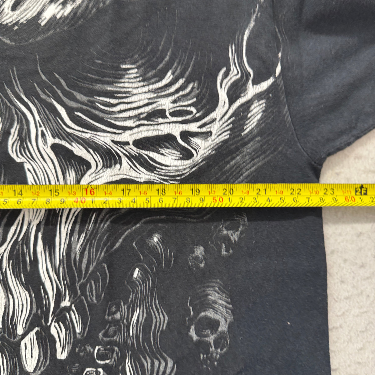 Black skull tee size and care tag