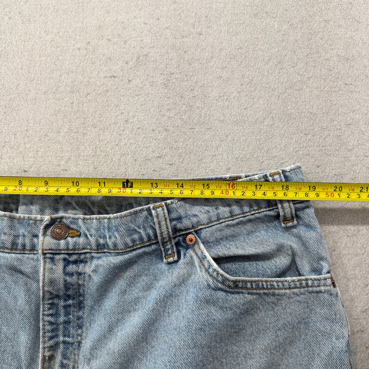 Levis Vintage 550 Light Wash Cutoff Jean Shorts Size 42 photo 5