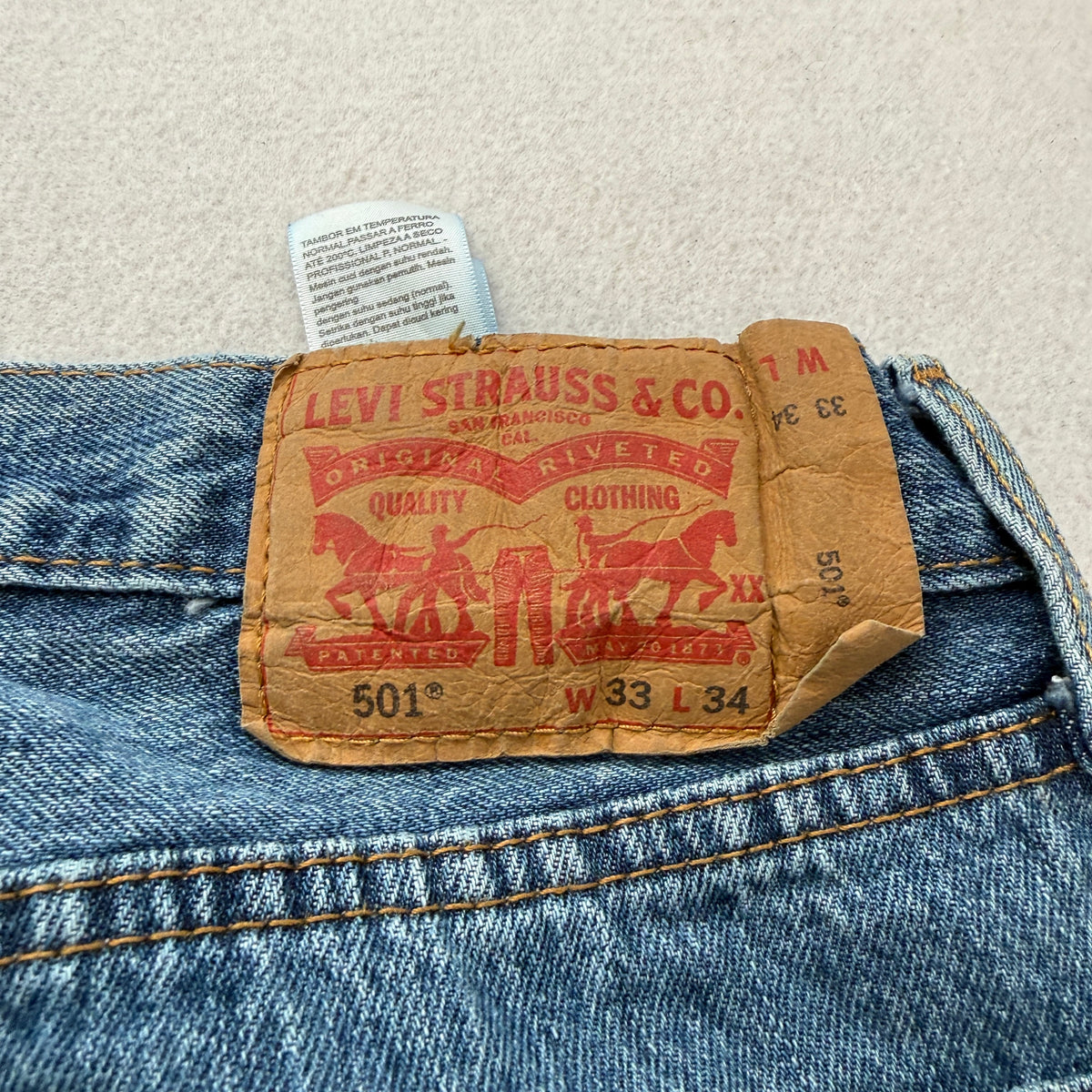 Levi's 501 Men's Blue Denim Jeans Button-Fly Pockets Classic Fit Size W33xL34