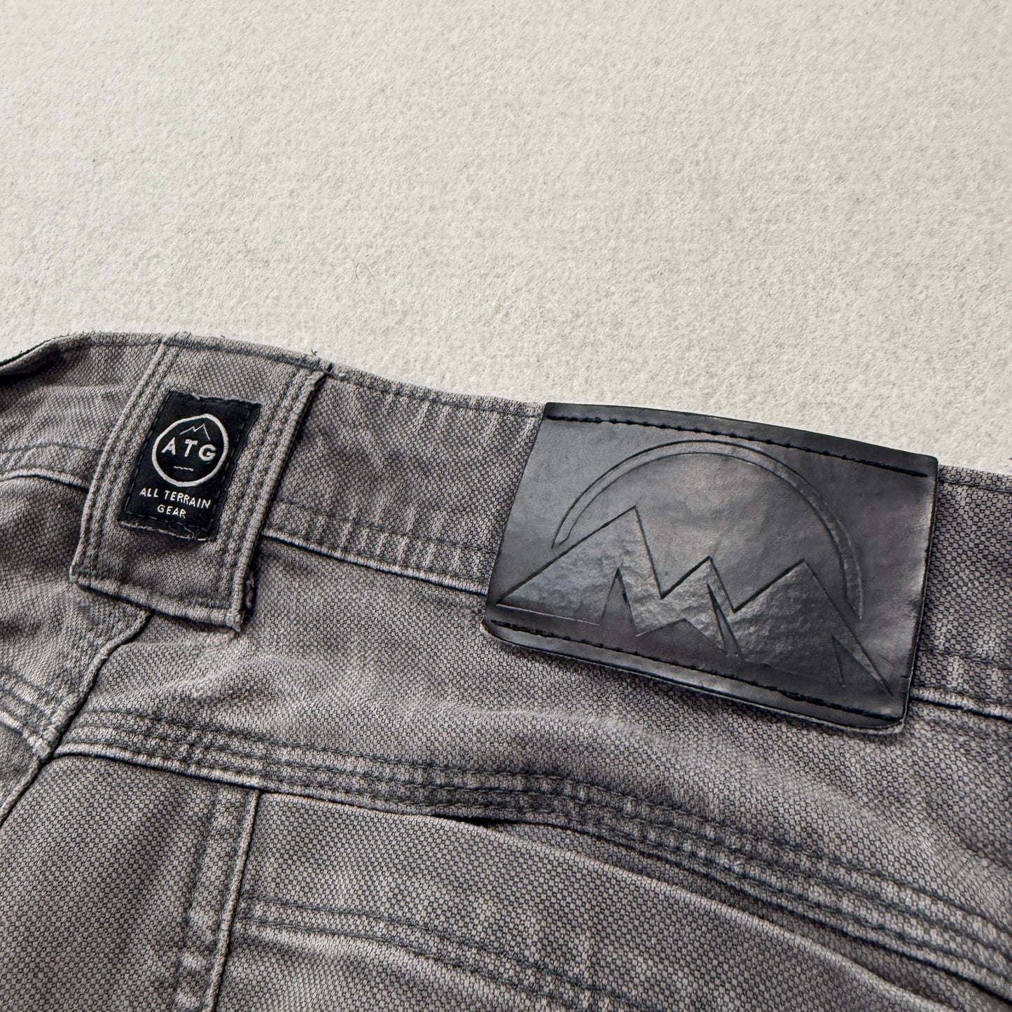Wrangler All Terrain Gear Men's Grey Utility Pants Pockets Classic Size 34x32