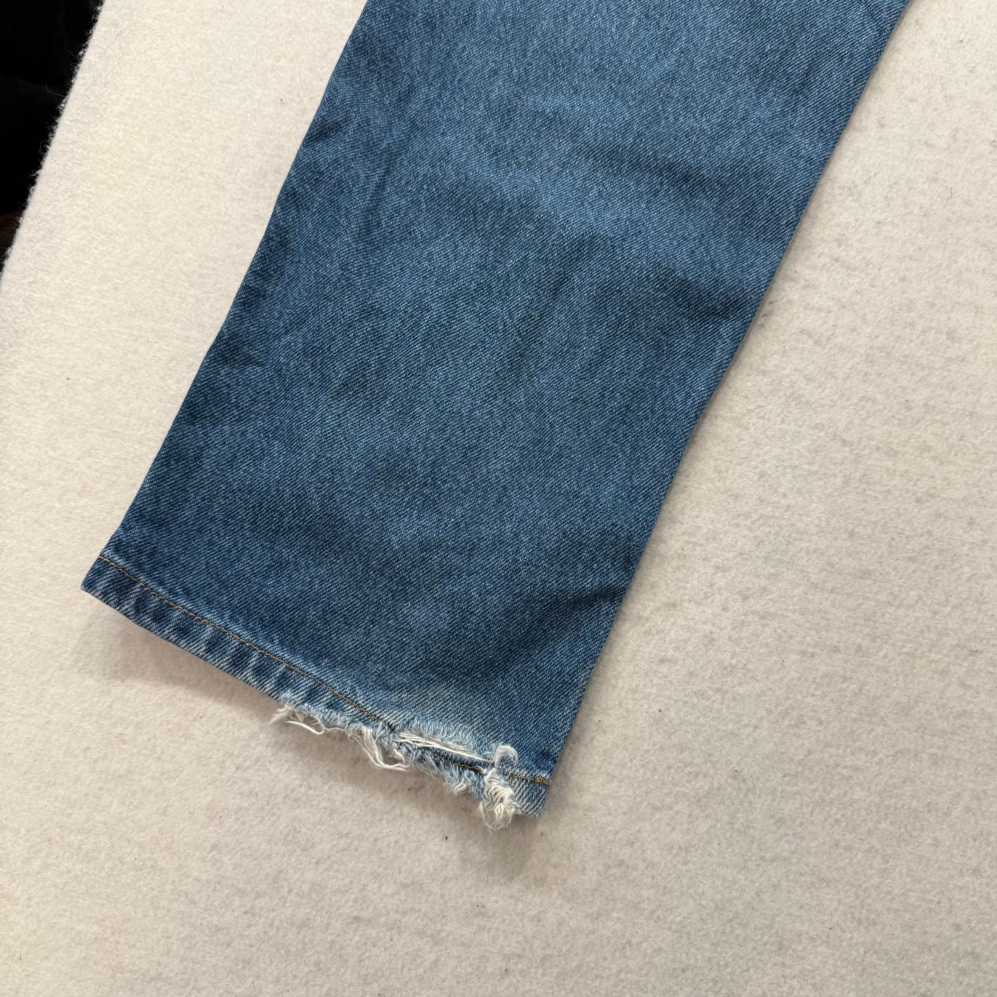 L.L.Bean Men's Medium Wash Blue Denim Natural Straight Fit Jeans Raw Hem Size 34
