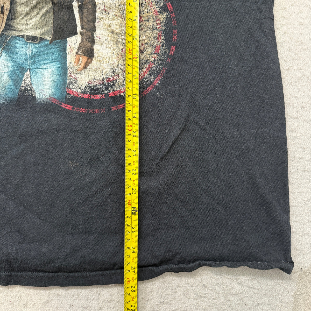 Jason Aldean black tee length measurement