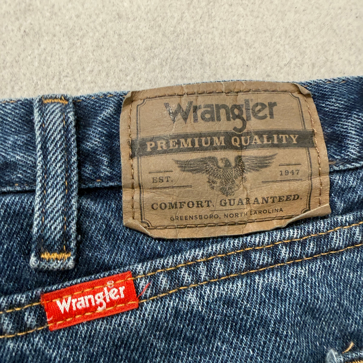Wrangler Relaxed Fit Medium Wash Jeans Size 40x29 photo 7