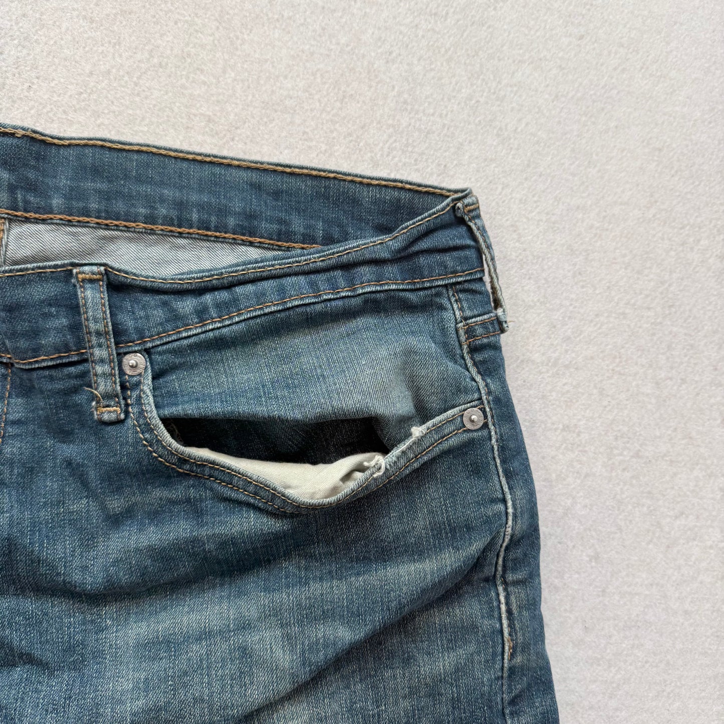 Levi's Strauss & Co. 559 Men's Medium Blue Denim Straight Wide Leg Jeans Size 36