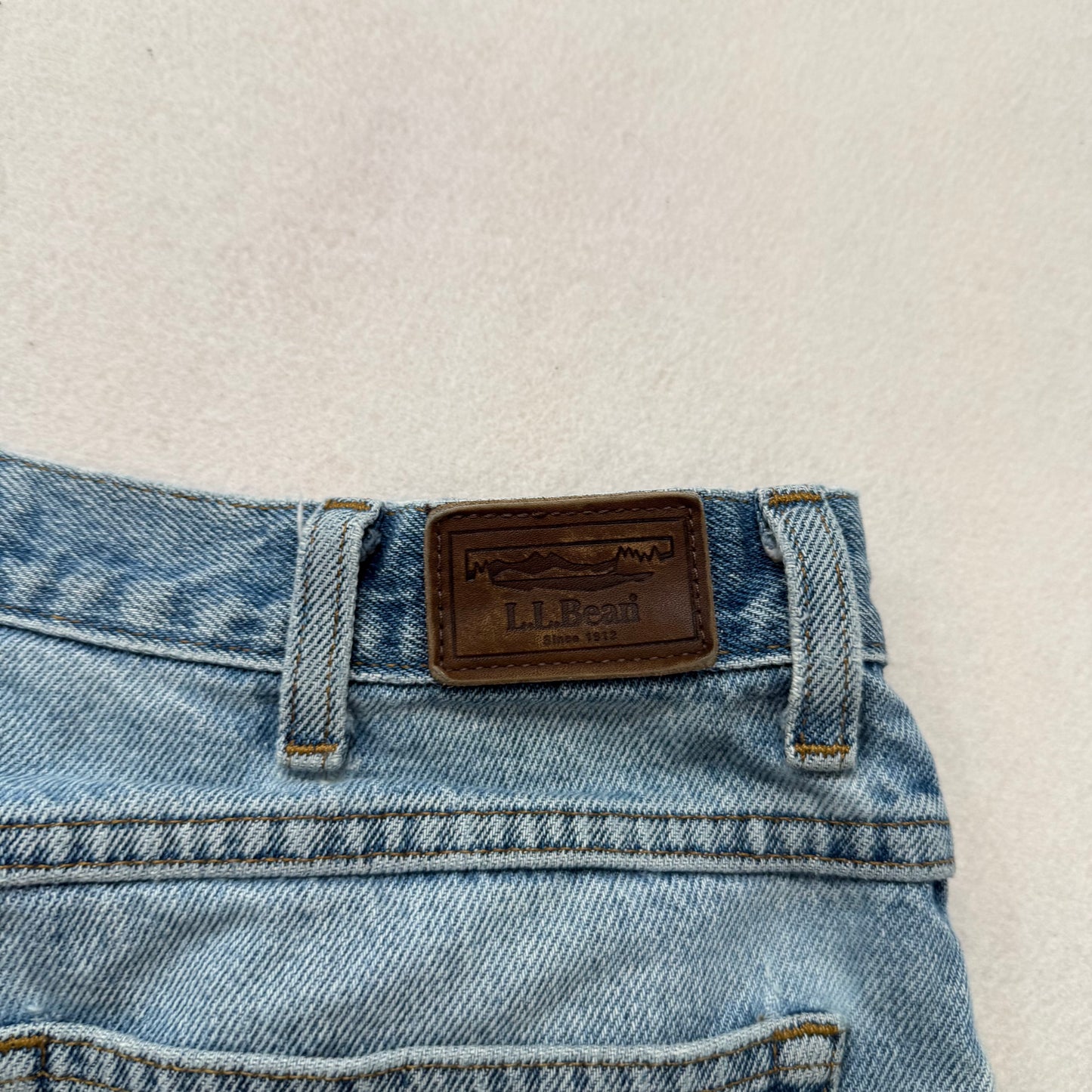L.L. Bean Men's Light Wash Blue Denim Natural Fit Jeans Classic Raw Hem Size 34