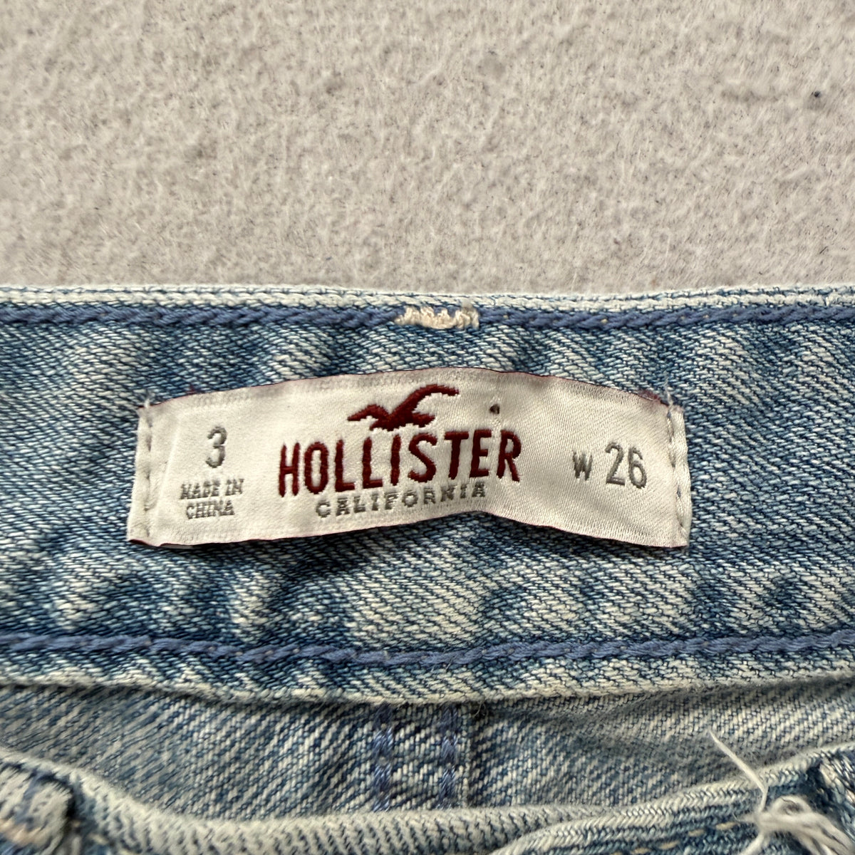 Hollister Women's Blue Light Wash Denim Shorts Button Fly Cuffed Hem Y2K Size 3