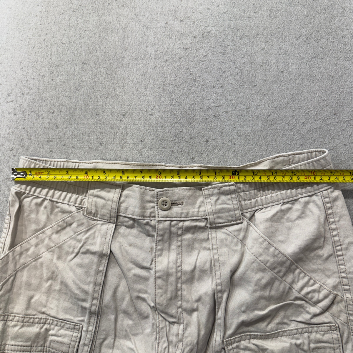 St. John's Bay Cargo Shorts Men's Khaki Beige Cotton Utility Pockets Size 36 photo 4