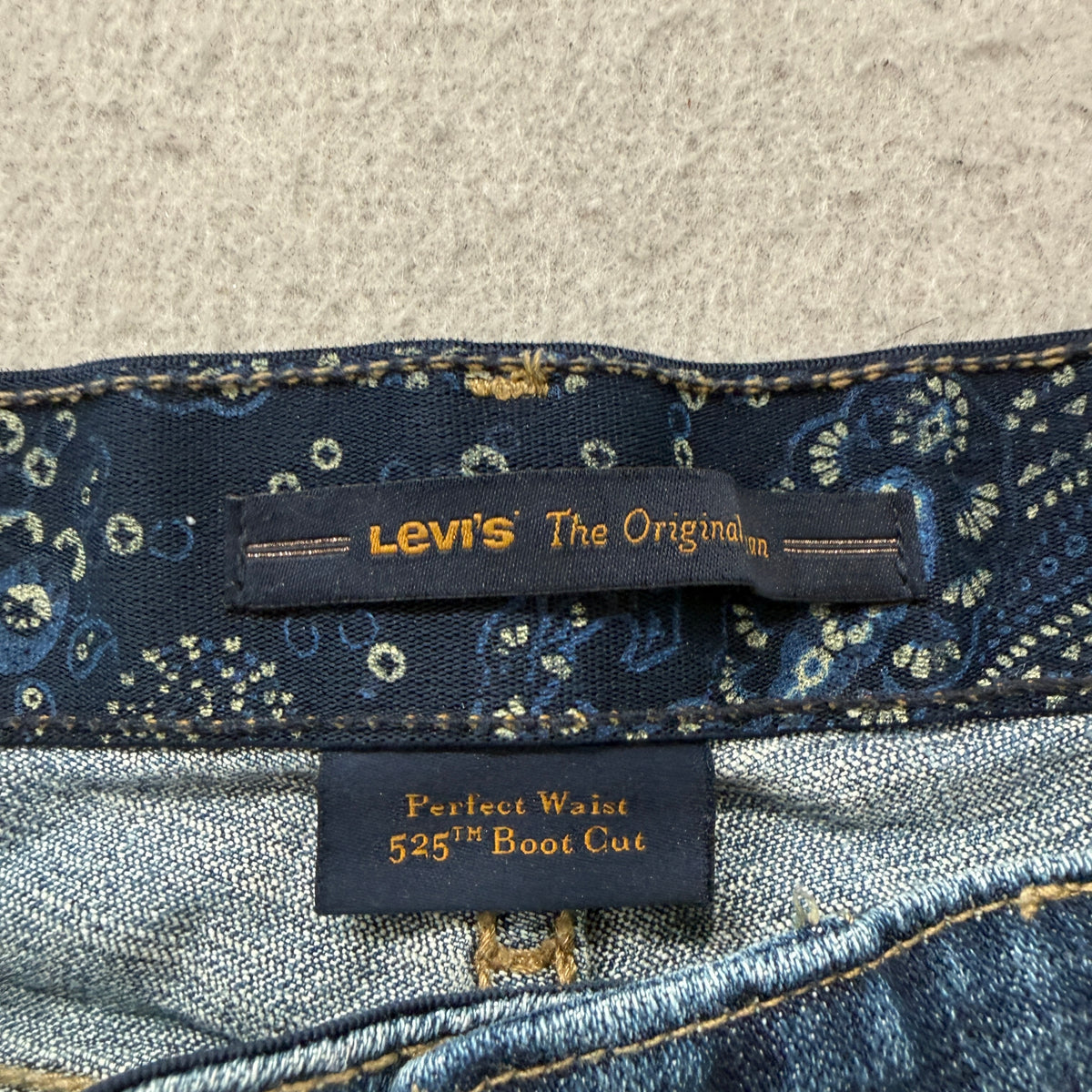 Levis 525 Perfect Waist Boot Cut Jeans Medium Wash Size 12 photo 3