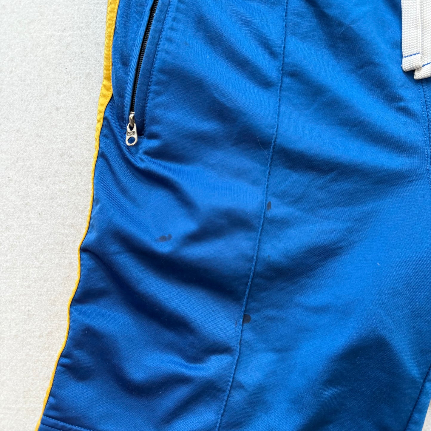 Abercrombie & Fitch Men's Royal Blue Athletic Shorts Zip Pockets Logo Size M