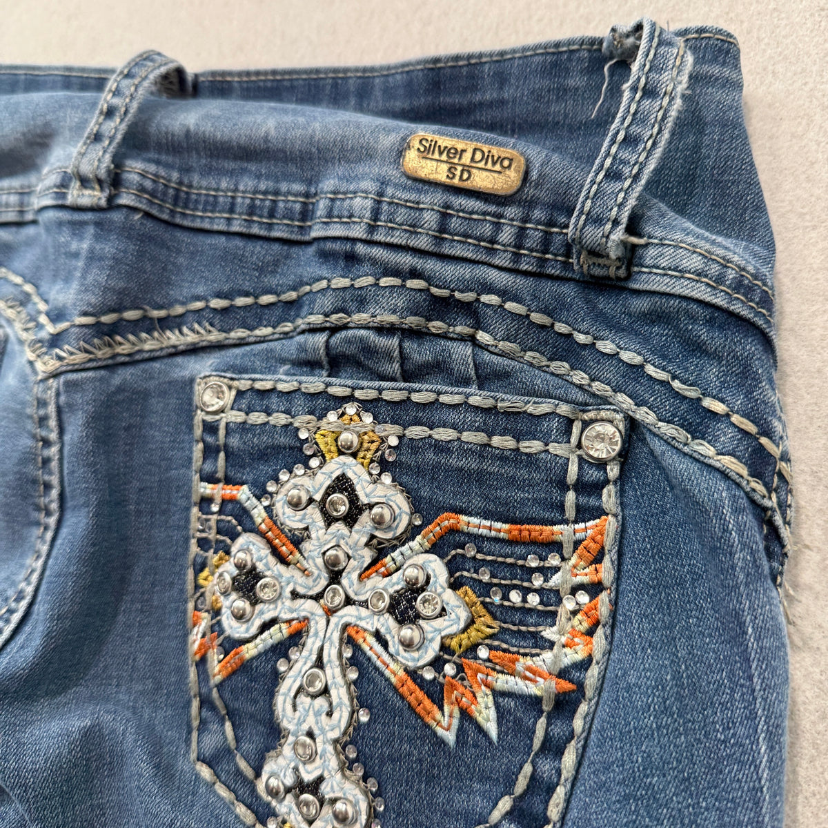 Silver Diva Women's Blue Denim Flare Jeans Cross Rhinestone Back Pockets Size 5