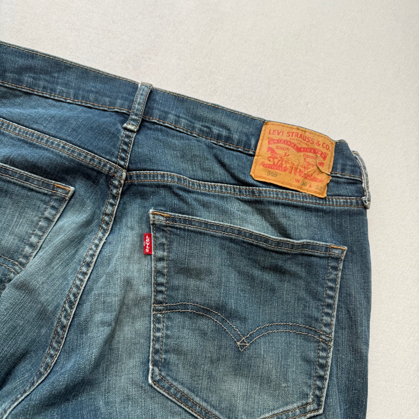 Levi's Strauss & Co. 559 Men's Medium Blue Denim Straight Wide Leg Jeans Size 36