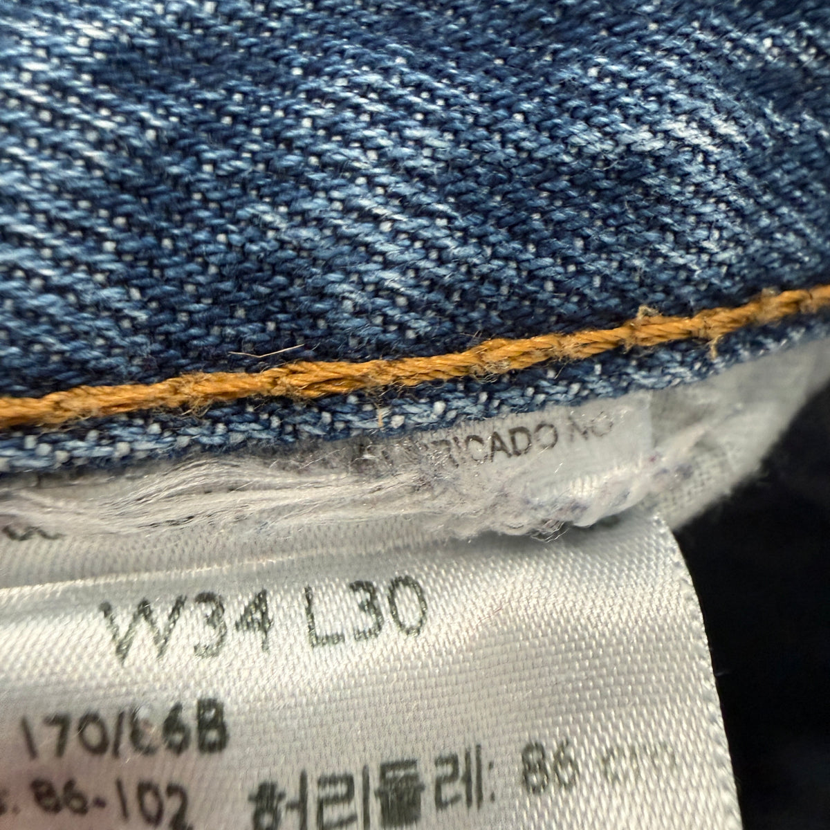 Levis 501 Medium Wash Button Fly Jeans Size 34x30 photo 3