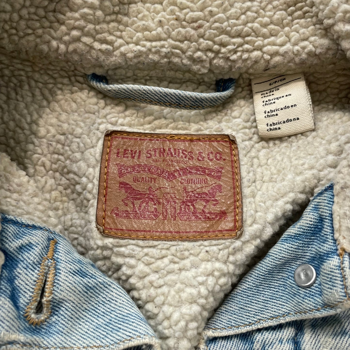 Levi's Women's Blue Light Wash Denim Trucker Jacket Sherpa Lined Pockets Size S