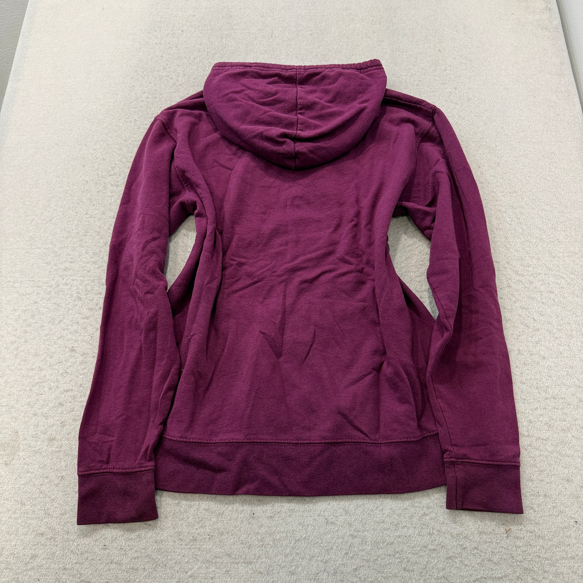 Cabela's Women's Maroon Fleece Pullover Hoodie Spellout Graphic Y2K Size Medium