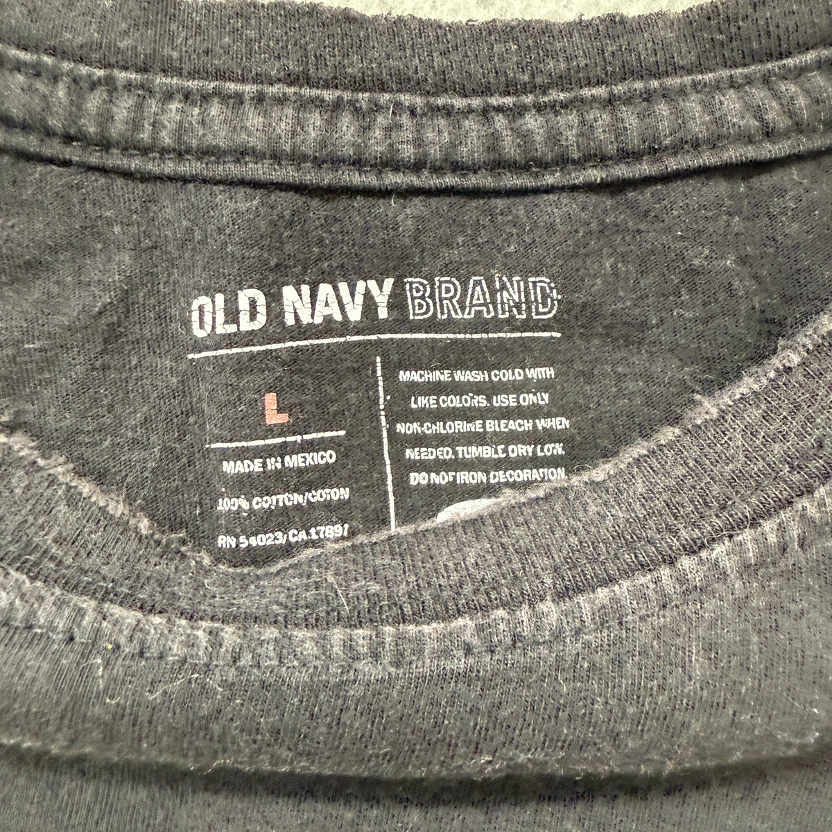 Old Navy tee brand tag